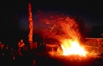 Lagerfeuer mit Freunden